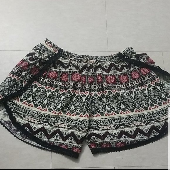 Printed Fabric Shorts - Picture 1 of 3